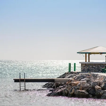 Thalassa Beach Front דירה *