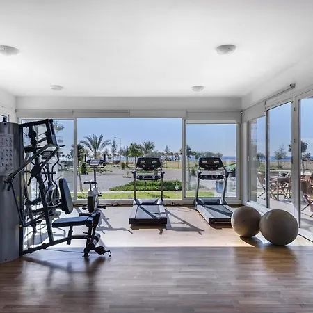 Thalassa Beach Front דירה *